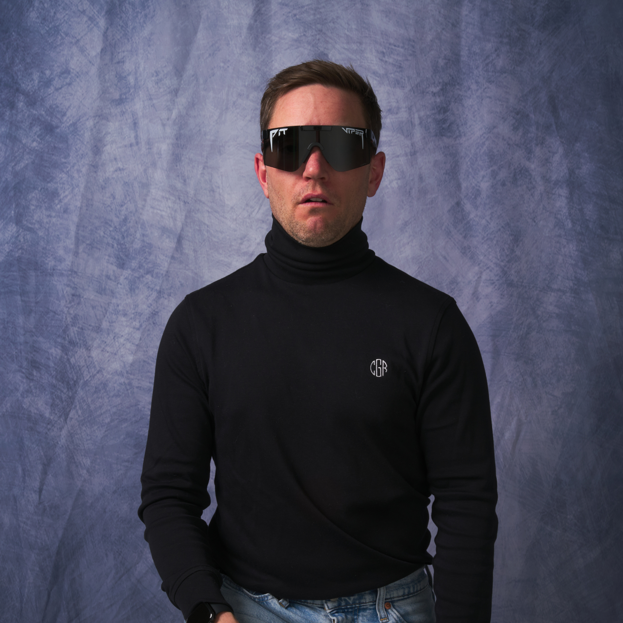 exec-original-2.0-regular-smoke-lifestyle-2.png