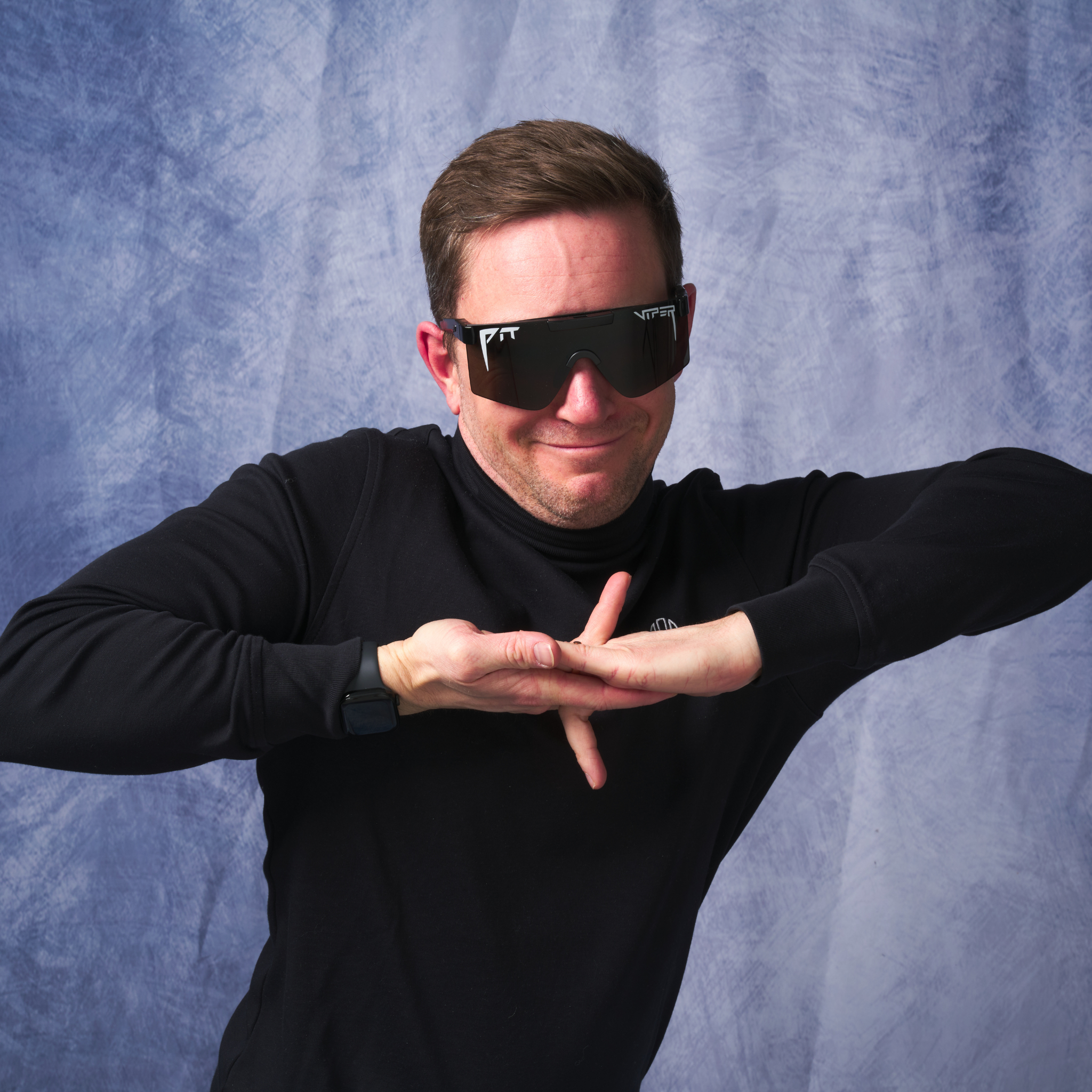 exec-original-2.0-regular-smoke-lifestyle.png