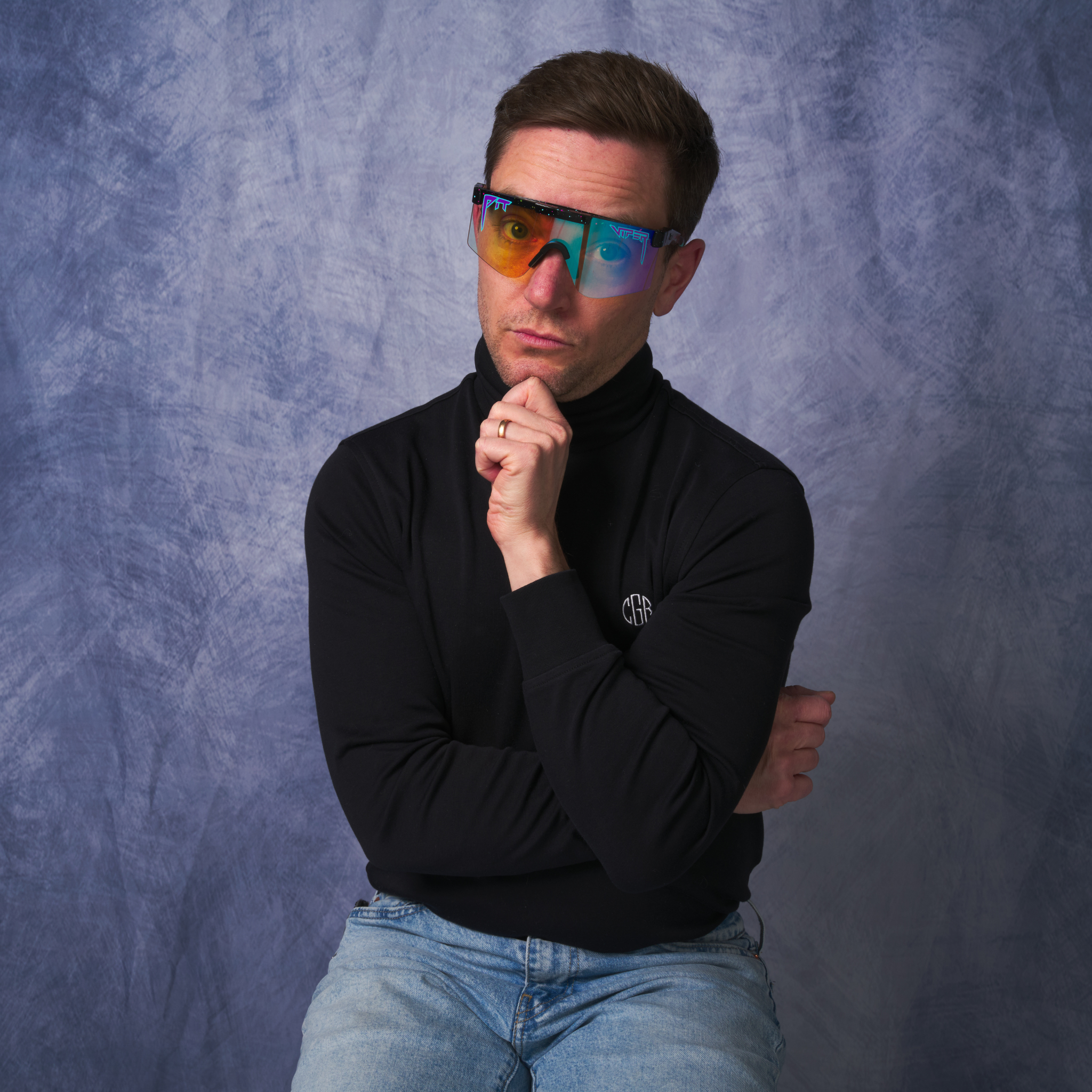 midnight-original-2.0-photochromic-blue-lifestyle-2.png
