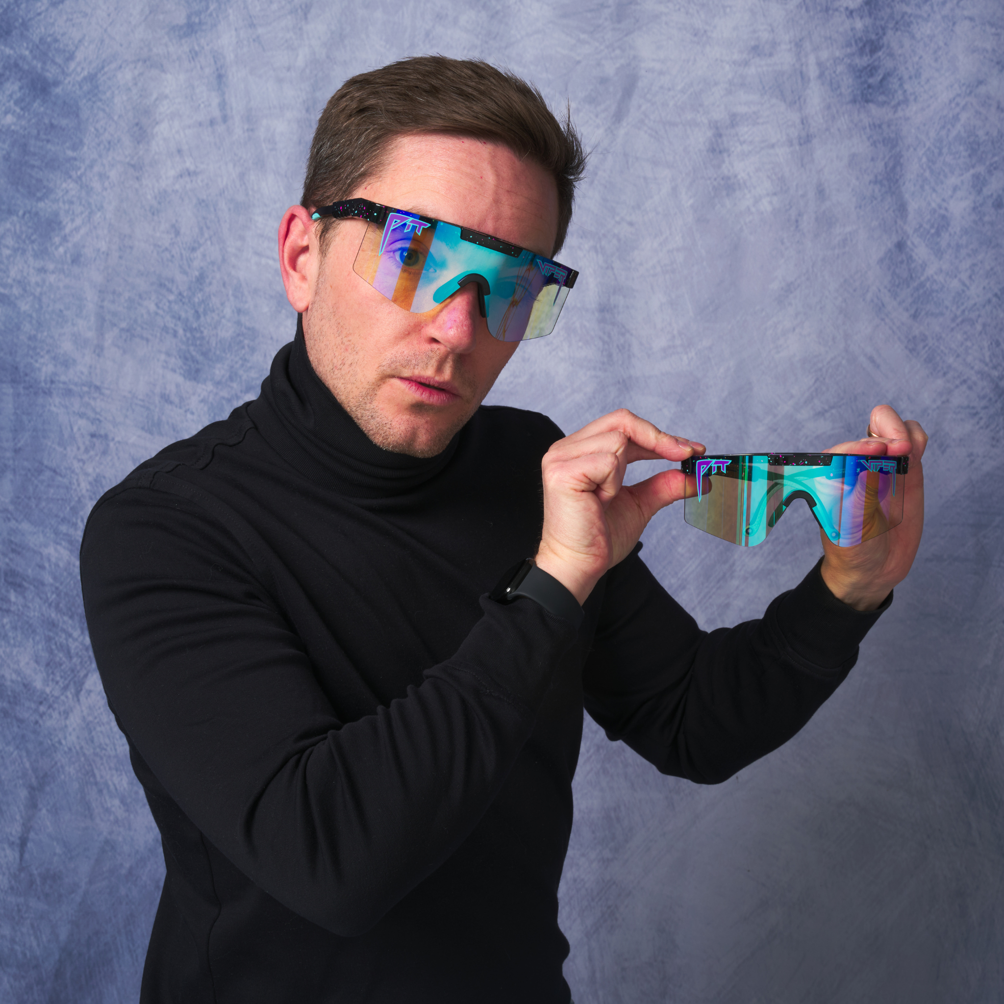 midnight-original-2.0-photochromic-blue-lifestyle.png