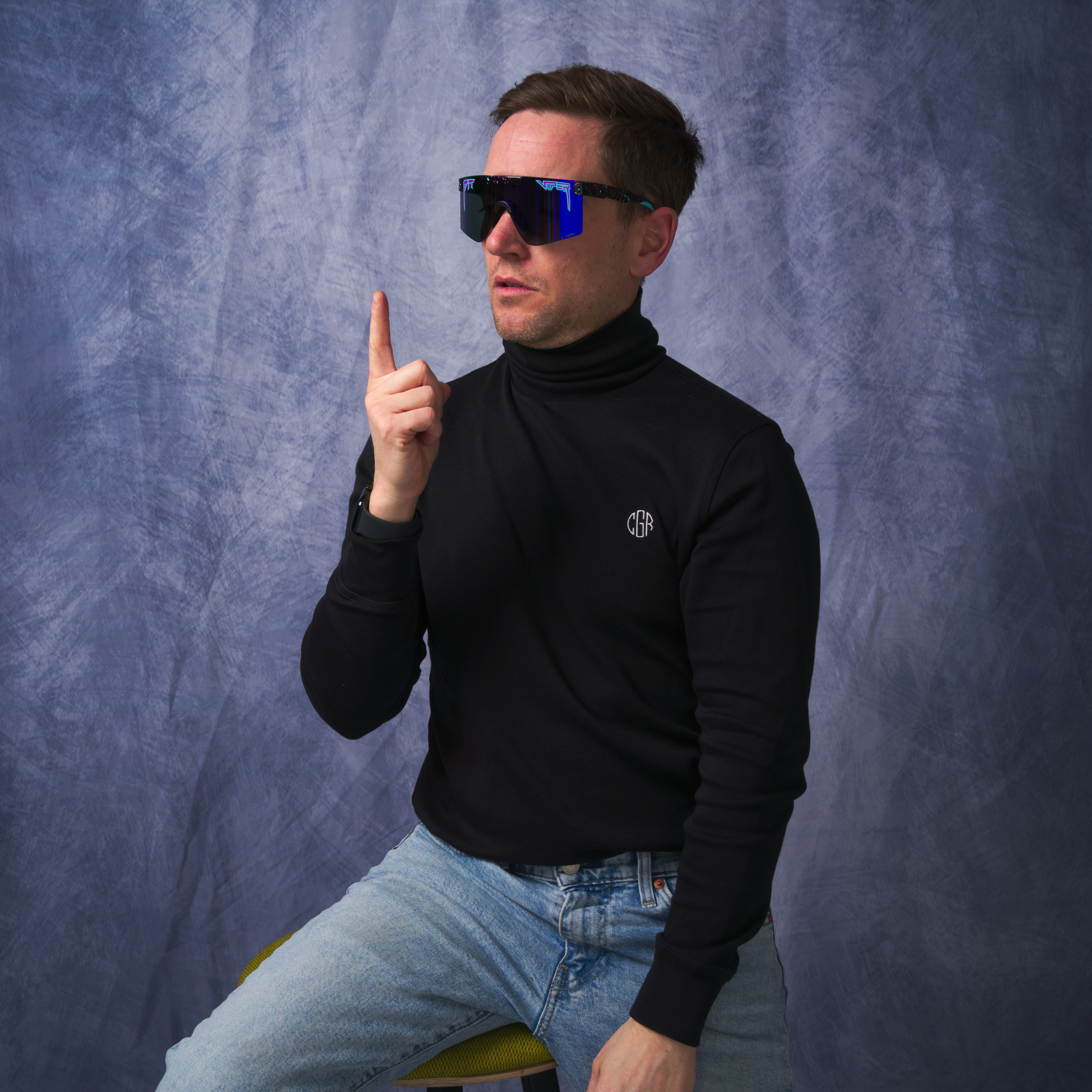 midnight-original-2.0-regular-hdpv-polarized-purple-lifestyle-2.png